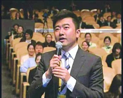 芮成钢:曾经的“央视名嘴”，事业顶峰锒铛入狱，现在结局如何？