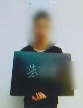 豪车车主“拜师”学碰瓷，18人团伙诈骗了百名司机被判刑