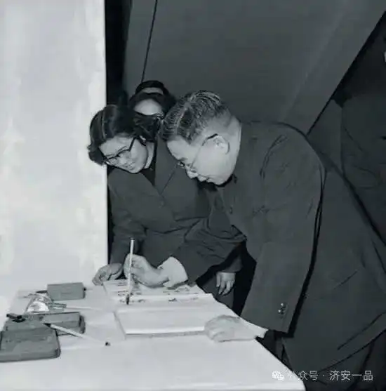 党内“秀才”中宣部长陆定一：53岁任副总理，60岁被撤职，73岁才