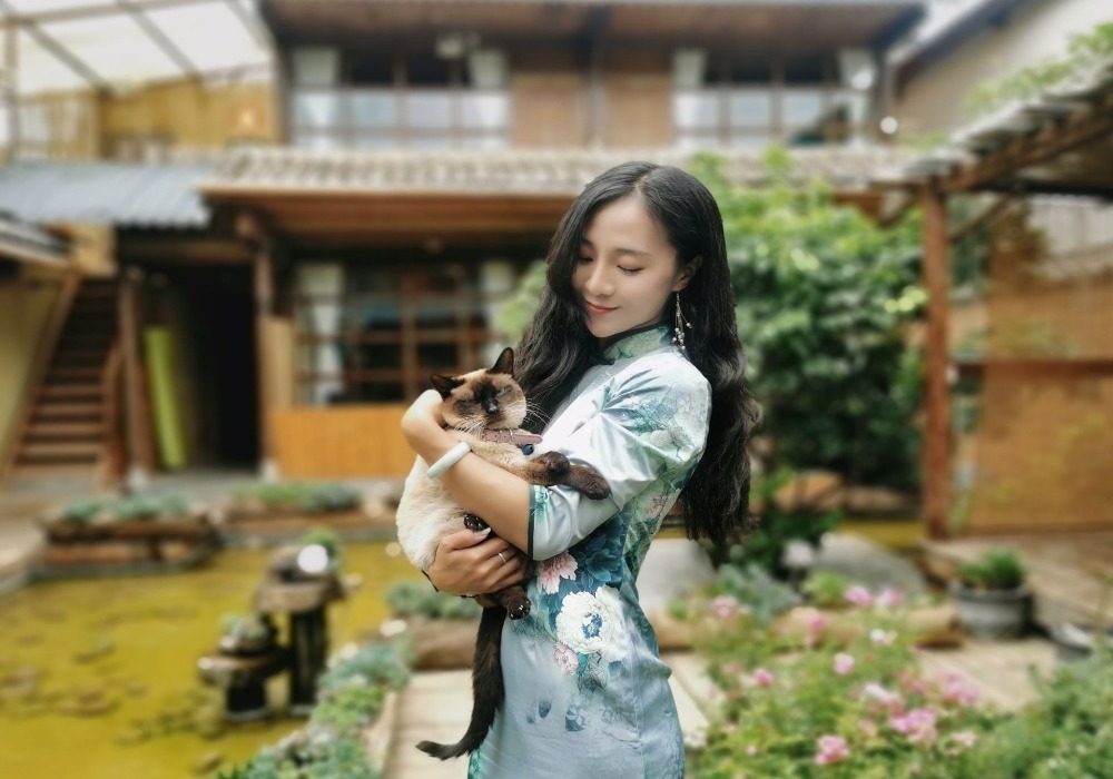 旅居大理 | 从别人家的汽车工程师到网红民宿主 她惊艳依旧