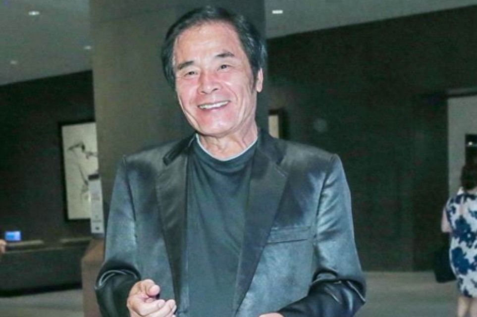 73岁男星感谢娇妻，6妻妾都因他破产跑光，只有女方愿在身边服侍
