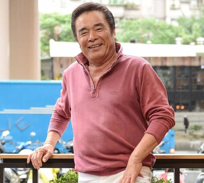72岁影帝雷洪，迎娶第七个小20岁的娇妻，网友：你能给她幸福吗？