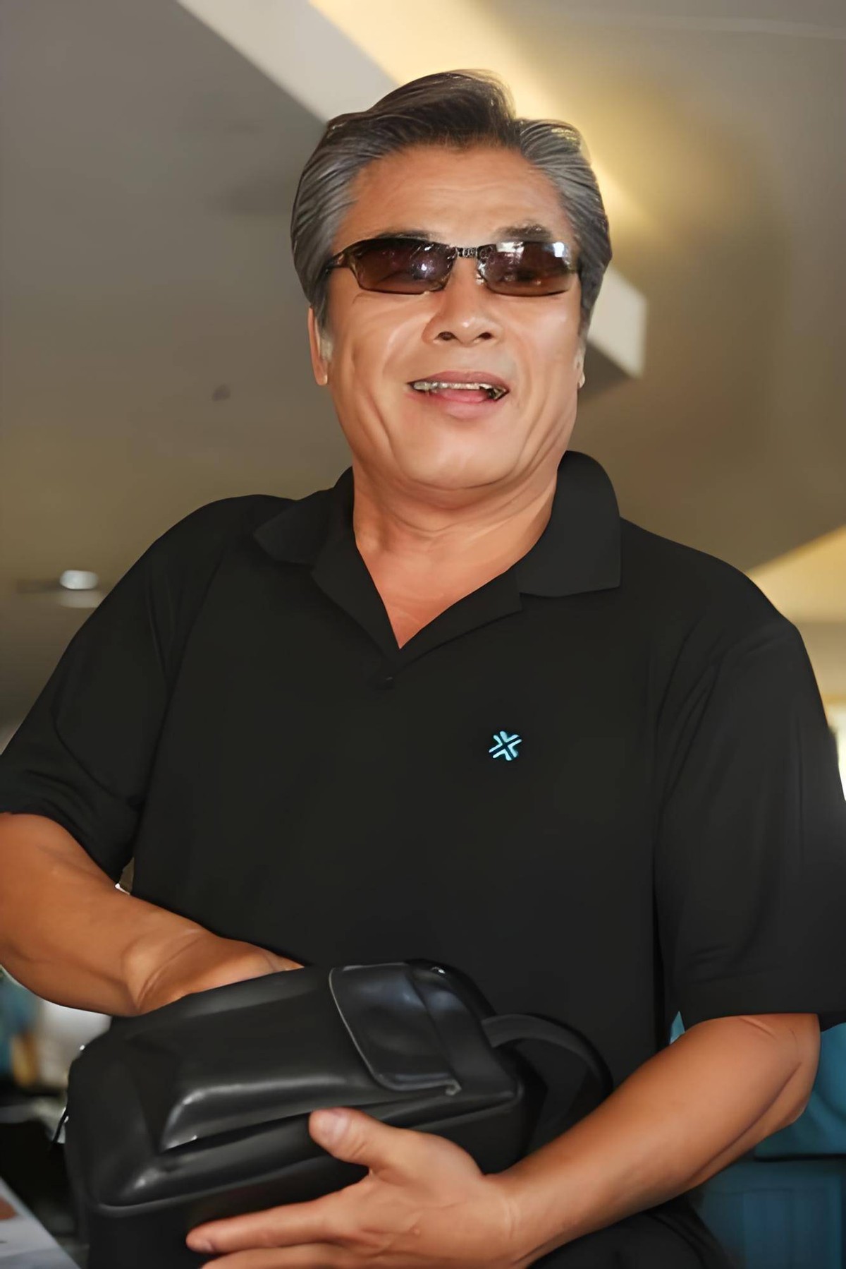 老戏骨雷洪在与小自己20岁的俄罗斯美女护士结婚后过得如何?