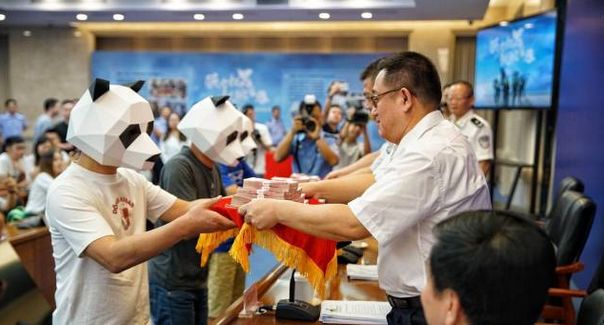 重磅那位住千万豪宅、开路虎的清远黑社会老大被抓，场面震撼！