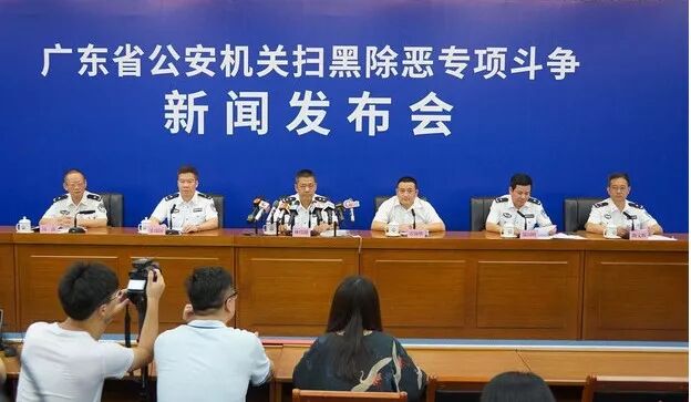 重磅那位住千万豪宅、开路虎的清远黑社会老大被抓，场面震撼！