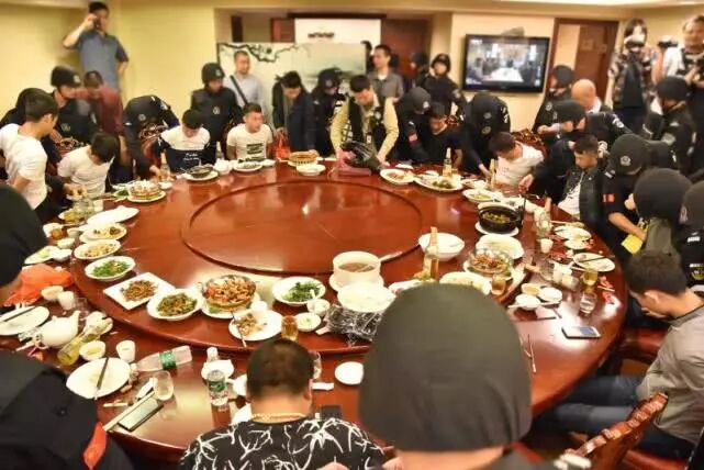 重磅那位住千万豪宅、开路虎的清远黑社会老大被抓，场面震撼！