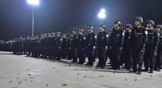 重磅那位住千万豪宅、开路虎的清远黑社会老大被抓，场面震撼！