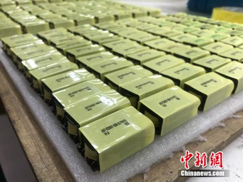 下楼就能上班 陕西平利“社区小工厂”成就“扶贫大产业”