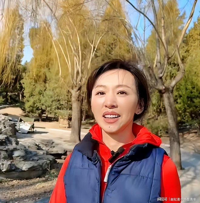 欧阳夏丹48岁改行成功，央视主持人的转型之路