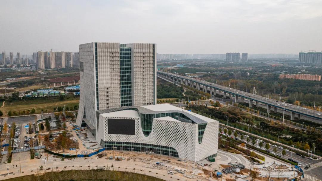 在这个晚秋时节，一起走进CCD里的郑报集团新址