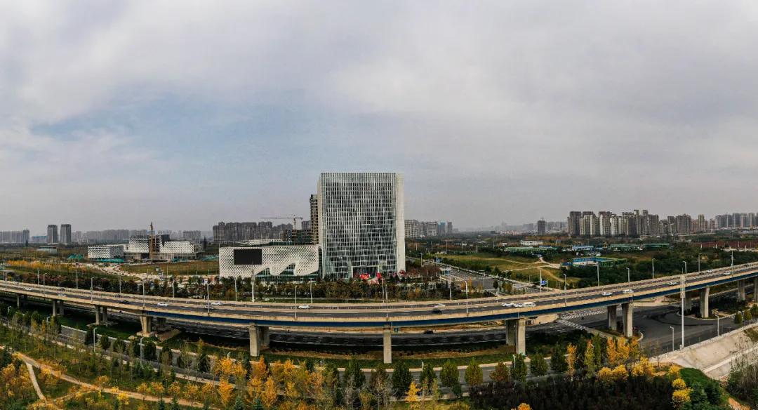 在这个晚秋时节，一起走进CCD里的郑报集团新址