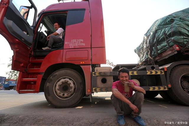 为啥跑长途的货车司机都有跟车员,而且大多都是女生?答案来了
