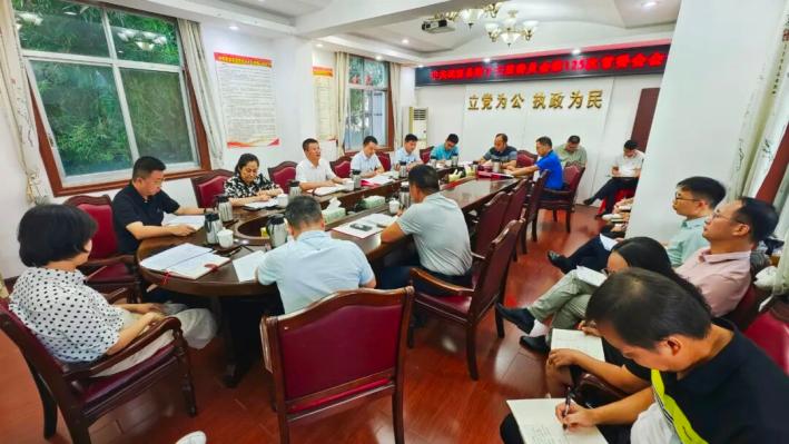 武宣县委常委会召开会议