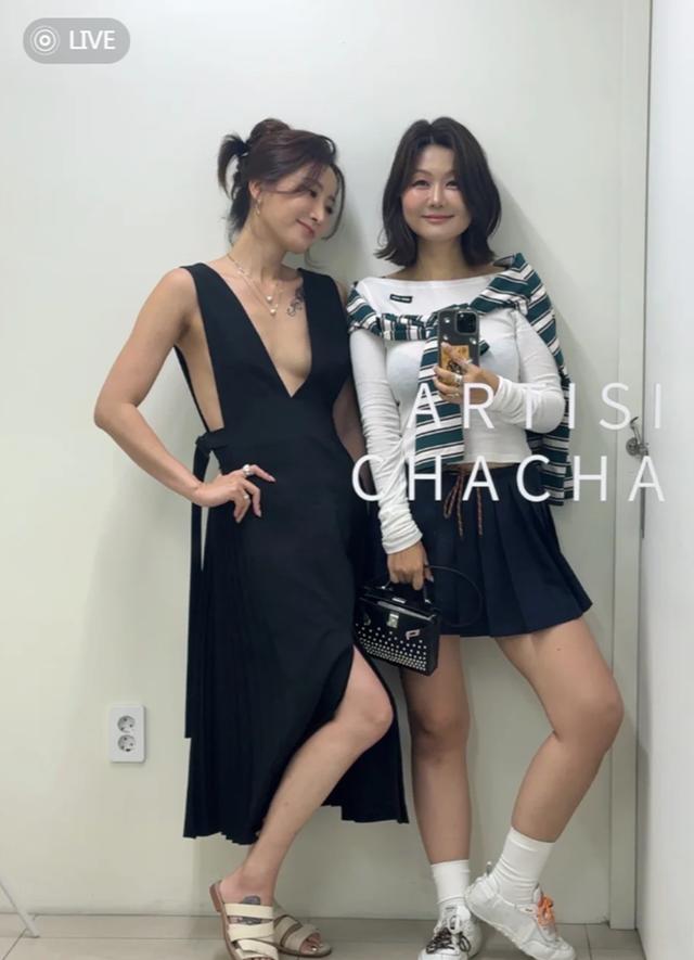 陈赫前妻不穿内衣大胆出镜，胸和肚子快一样平，那张脸倒是很美