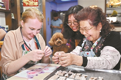 广州日报开启新春跨年直播 花式迎春送祝福