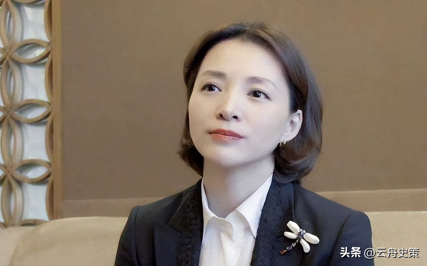 曾被誉为"央视一姐"的董卿 ，把机会留给年轻人后，如今怎么样了
