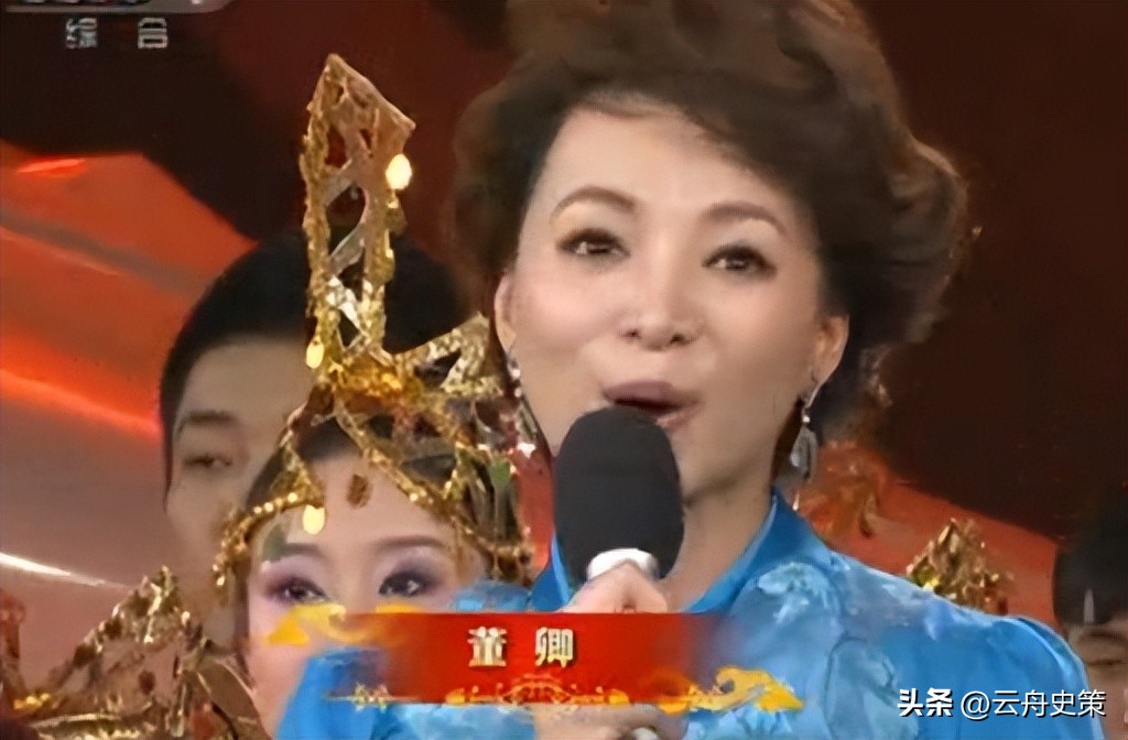 曾被誉为"央视一姐"的董卿 ，把机会留给年轻人后，如今怎么样了