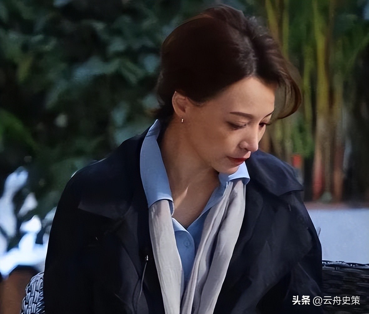 曾被誉为"央视一姐"的董卿 ，把机会留给年轻人后，如今怎么样了
