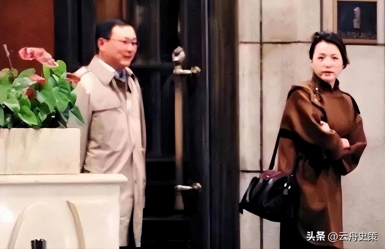 曾被誉为"央视一姐"的董卿 ，把机会留给年轻人后，如今怎么样了