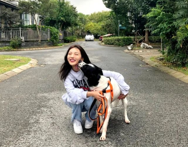 她曾是女团第二名，没观众缘成过气偶像，一个月瘦6斤
