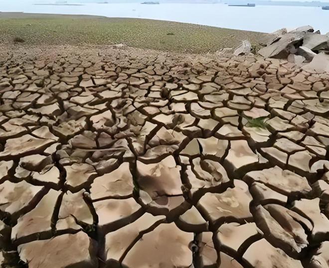 2025又是灾难年！全球变暖加剧，暴雨洪水频发，亿万人将逃离家园