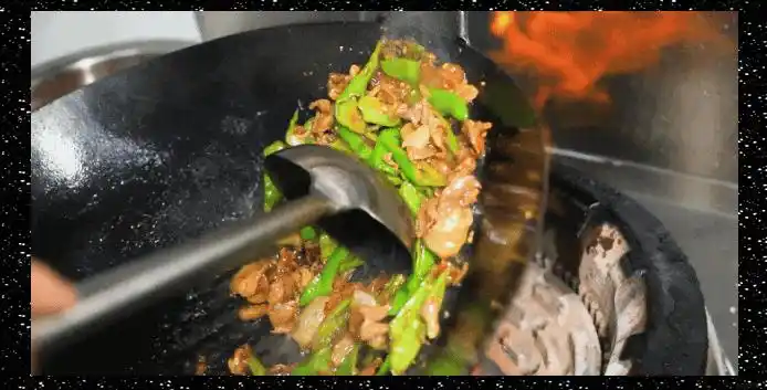 湖南小炒肉与醴陵小炒肉：地方美味的碰撞与交融