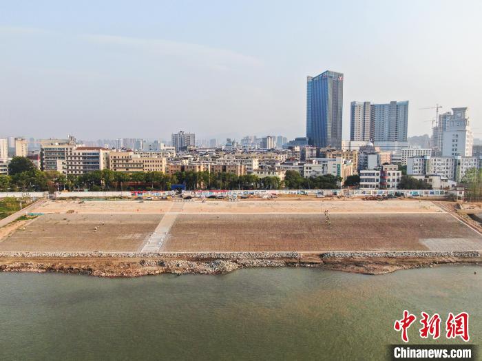 「巍巍三峡」长江干流江西段崩岸应急治理工程施工“进行时”：作业不停 生态护岸