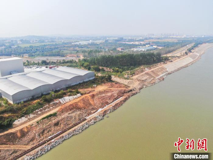 「巍巍三峡」长江干流江西段崩岸应急治理工程施工“进行时”：作业不停 生态护岸