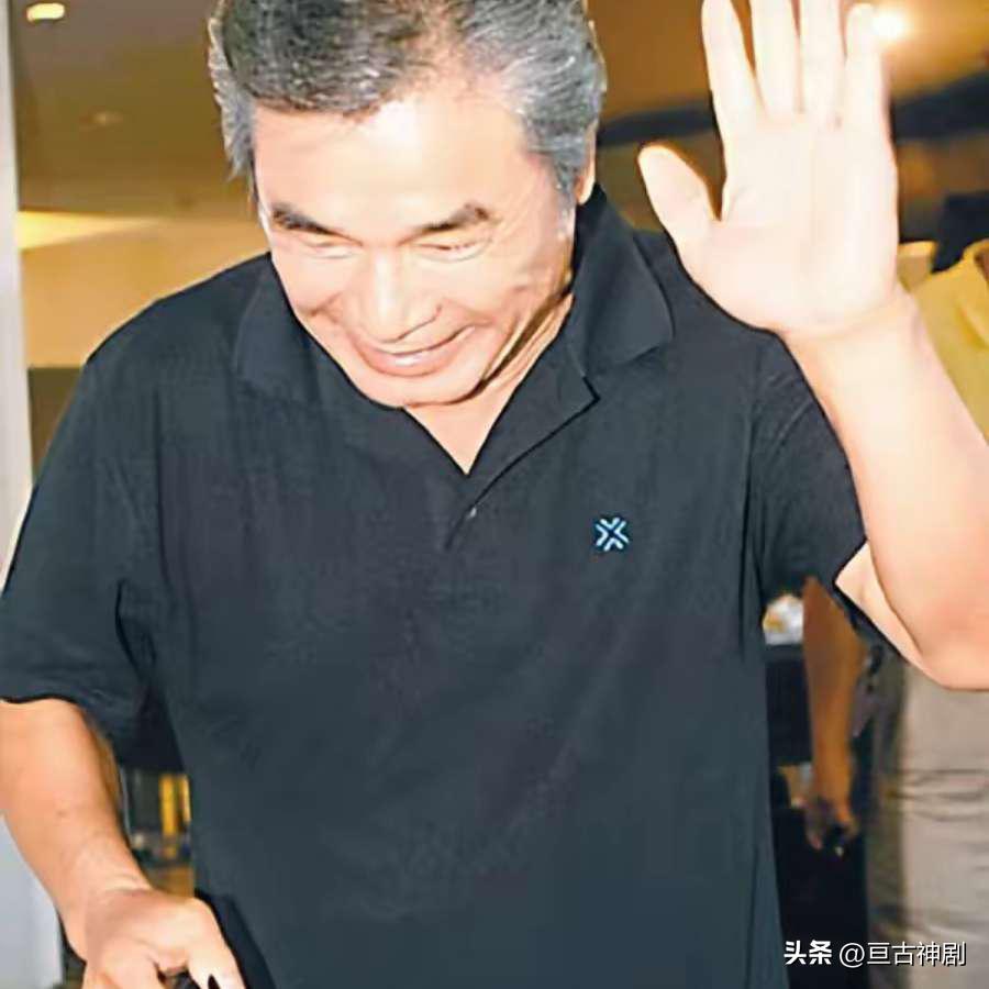 他与6个老婆生活在一起，每月给7万零花钱，年过70又娶一个美娇妻