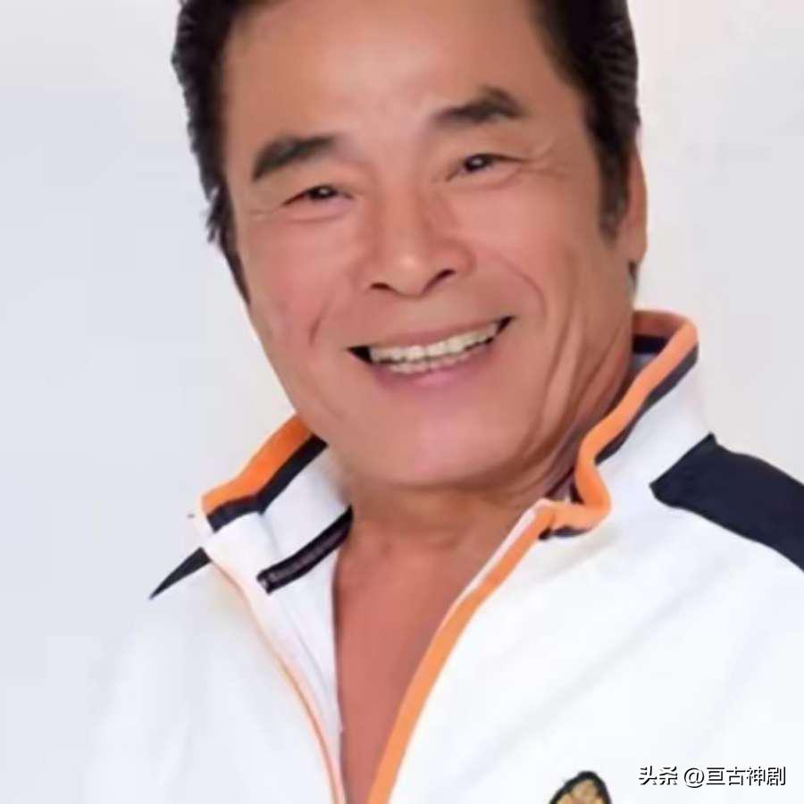 他与6个老婆生活在一起，每月给7万零花钱，年过70又娶一个美娇妻
