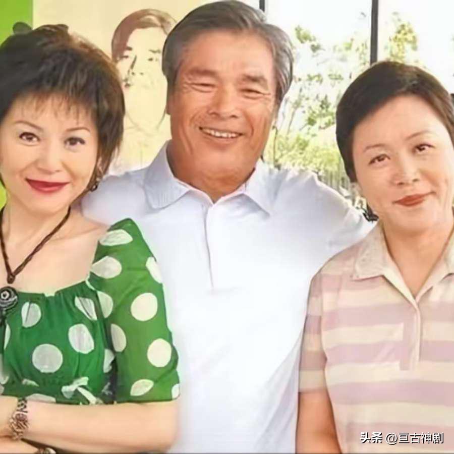 他与6个老婆生活在一起，每月给7万零花钱，年过70又娶一个美娇妻