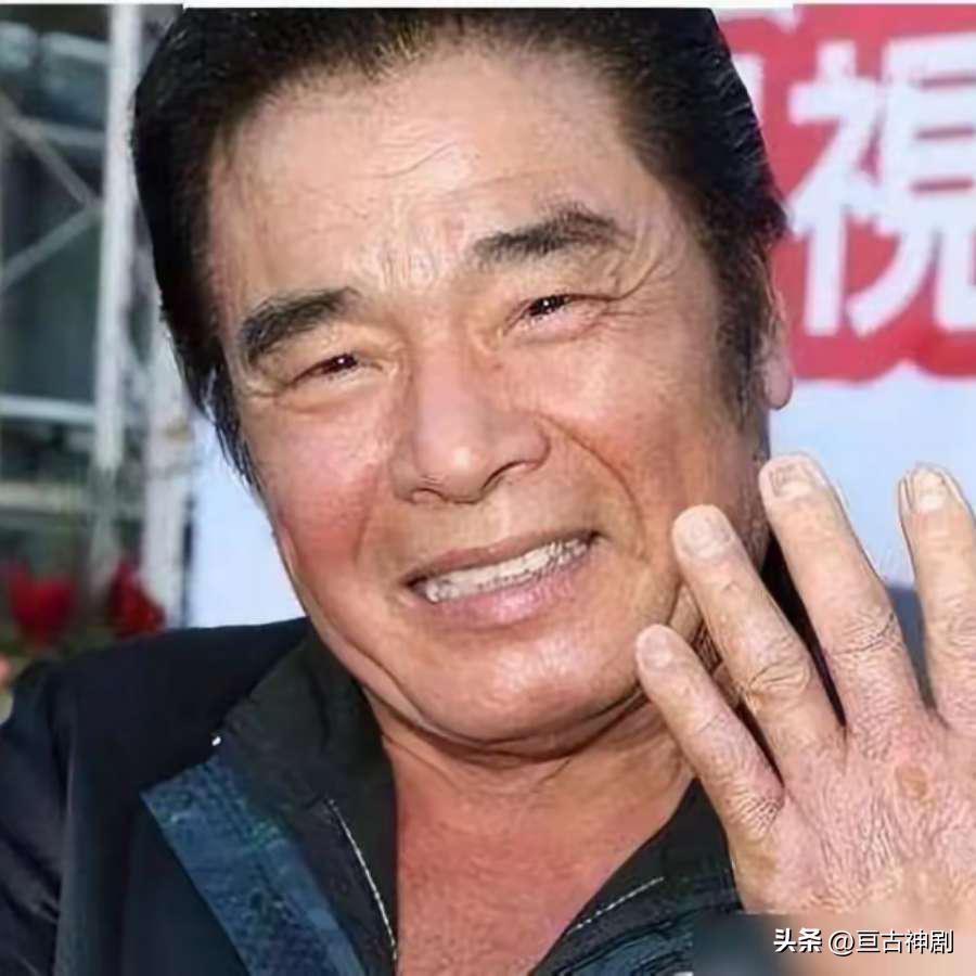 他与6个老婆生活在一起，每月给7万零花钱，年过70又娶一个美娇妻