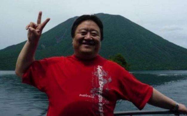 春晚“笑脸哥”连续18年坐观众席，野心不小，还有这样的背景？