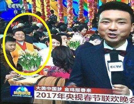 春晚“笑脸哥”连续18年坐观众席，野心不小，还有这样的背景？