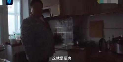 春晚“笑脸哥”连续18年坐观众席，野心不小，还有这样的背景？