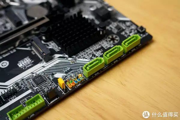 【老黄搞机篇一百六十七】年货3A来袭，艾尔莎EA H610M-E带你玩转《极品飞车22：不羁》
