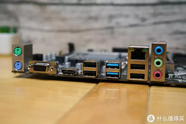 【老黄搞机篇一百六十七】年货3A来袭，艾尔莎EA H610M-E带你玩转《极品飞车22：不羁》
