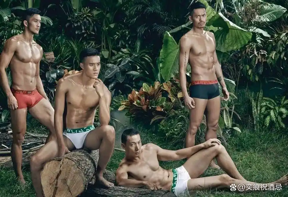 林丹的白色超短裤大挑战：叉开腿的魅力，谁能抵挡？