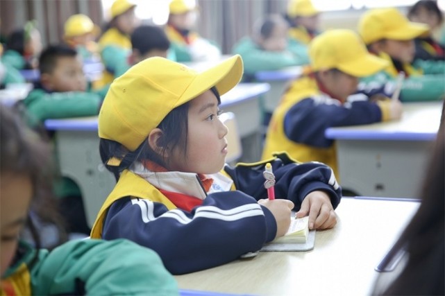 吉首市乾元小学：助力“双减”，校园小记者兴趣班开课