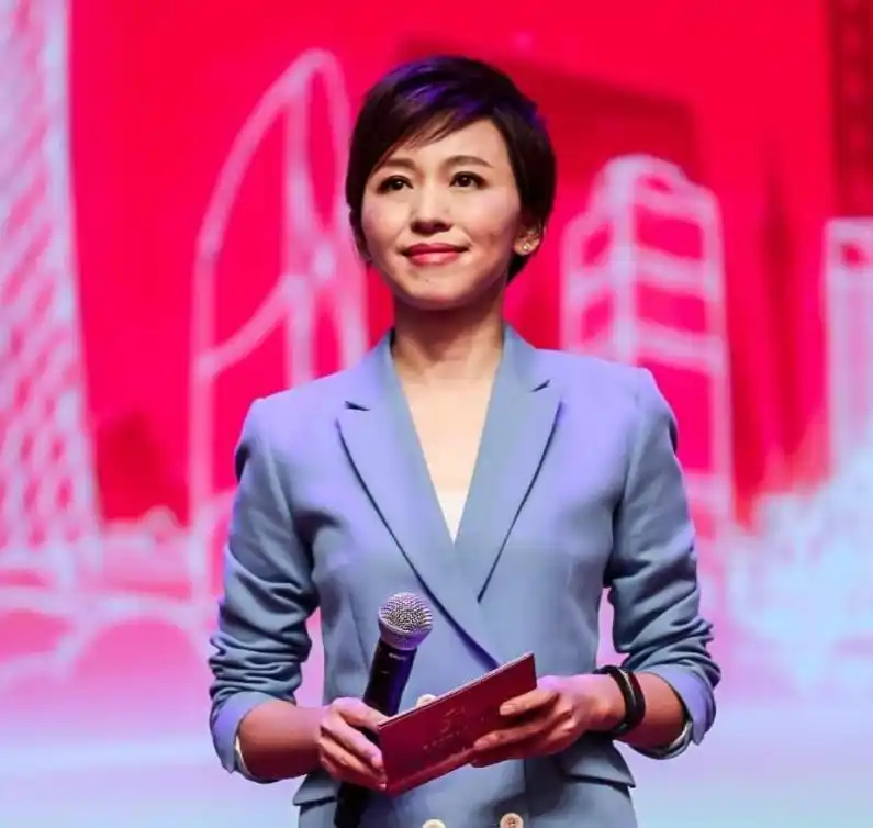 回顾主持人欧阳夏丹：父亲曾患癌去世，母亲也患癌，45岁依然单身