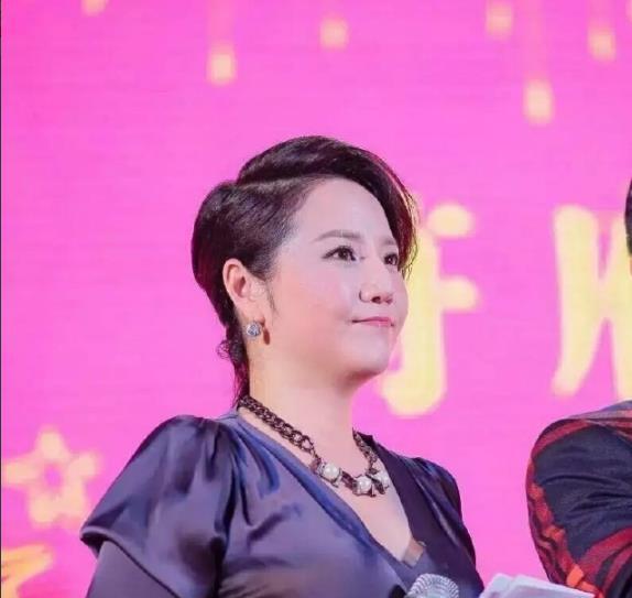 广东电视台节目主持人徐洁，她是珠江台最后一道亮丽的风景