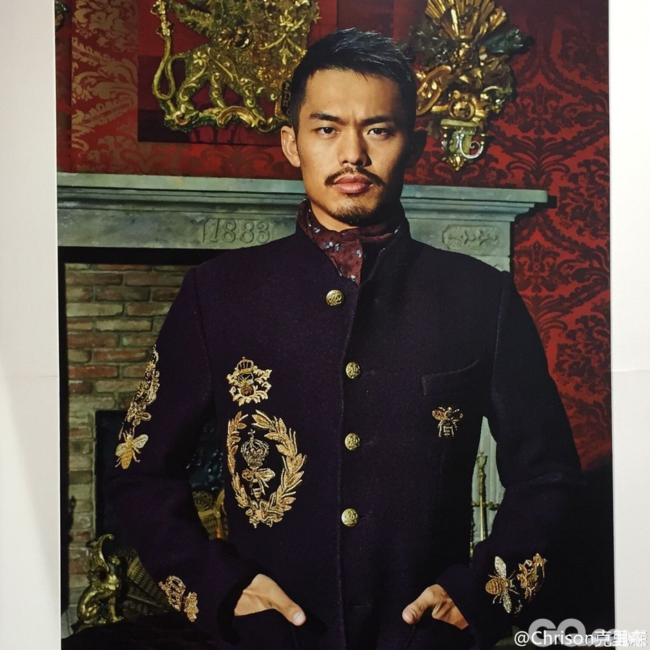 林丹“喷血”大尺度写真 “卖肉”照不输小贝C罗