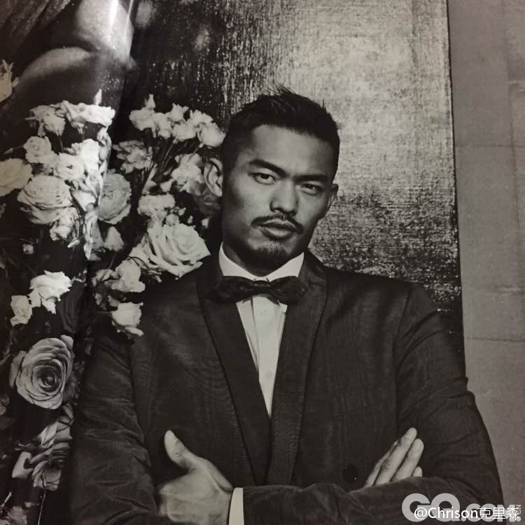 林丹“喷血”大尺度写真 “卖肉”照不输小贝C罗