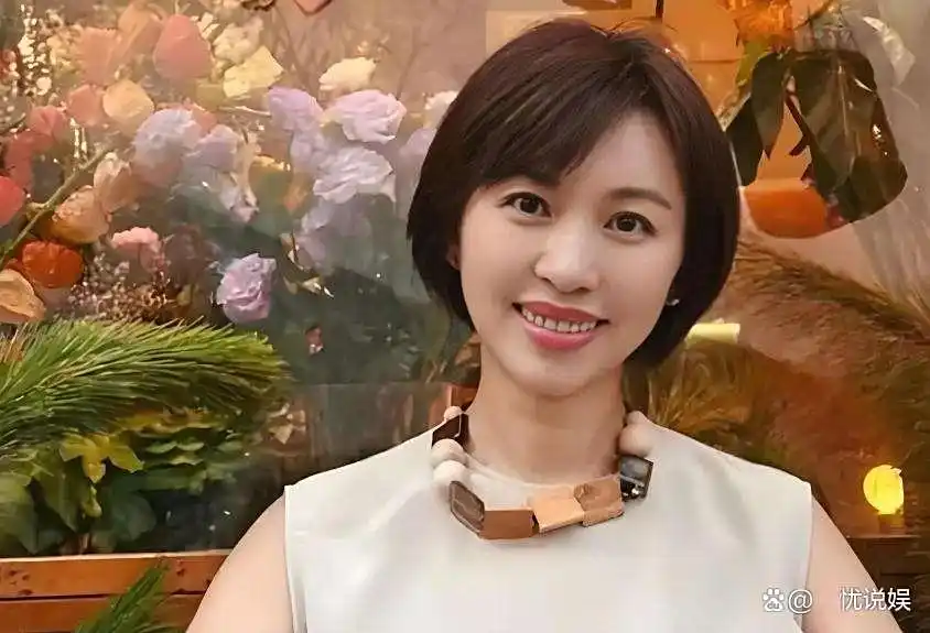 落毛凤凰不如鸡？离开央视两年，欧阳夏丹的现状证实李思思没说错