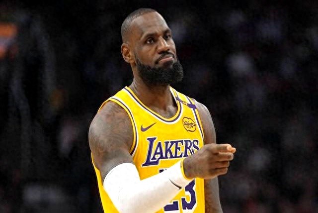 NBA交易传闻：内部人士预测詹姆斯在现实情况下会以天价加盟纽约