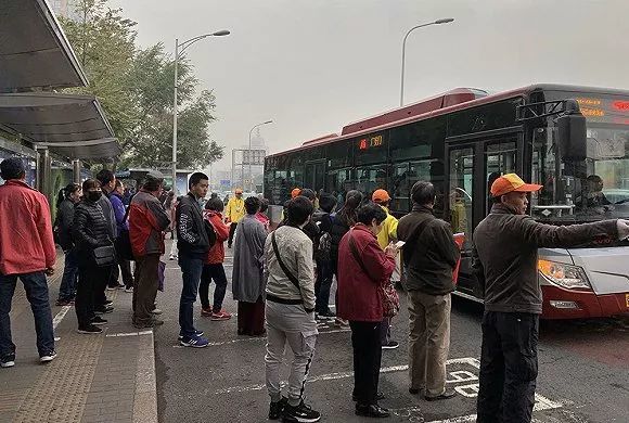 路况这么堵，谁在北京坐公交车？