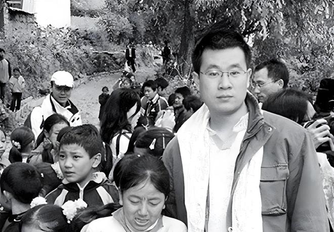 婴儿尿血家长投诉无门，他冒死曝光三鹿奶粉，4年后却无奈离职