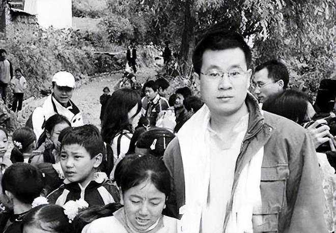 婴儿尿血家长投诉无门，他冒死曝光三鹿奶粉，4年后却无奈离职