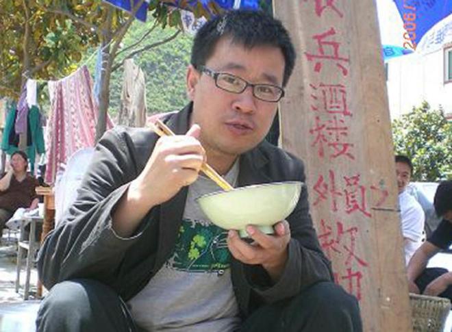 婴儿尿血家长投诉无门，他冒死曝光三鹿奶粉，4年后却无奈离职