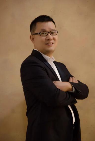 婴儿尿血家长投诉无门，他冒死曝光三鹿奶粉，4年后却无奈离职